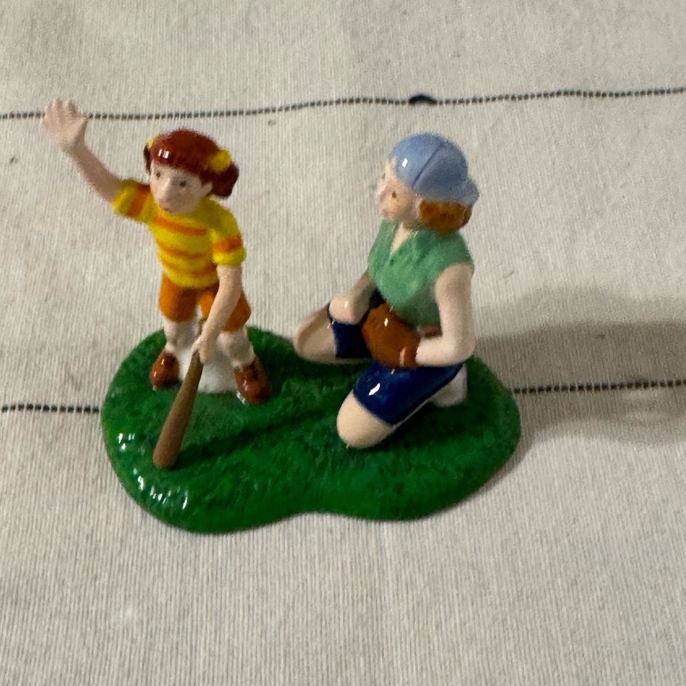 Dept 56 Snow Village - Summertime Family Picnic set of 2 Figurine Baseball 55180 - Picture 5 of 8